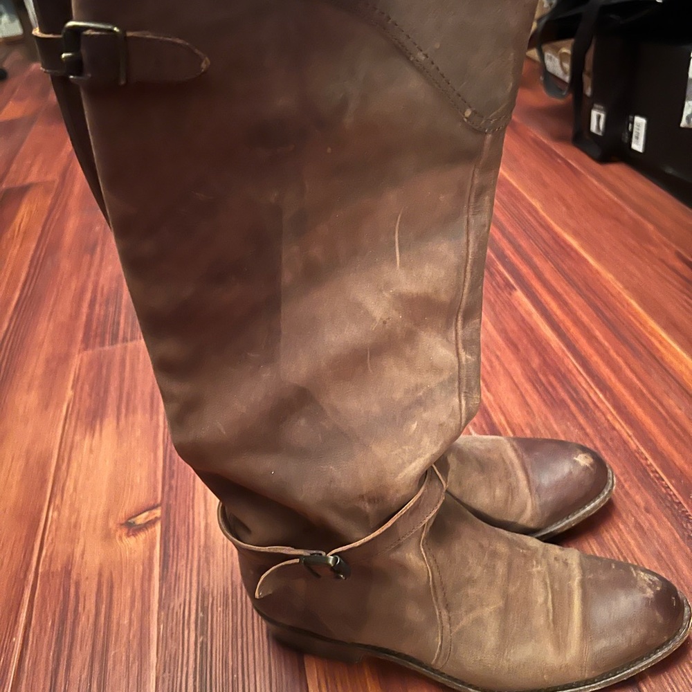EUC Frye Dorado distressed brown boots size 8